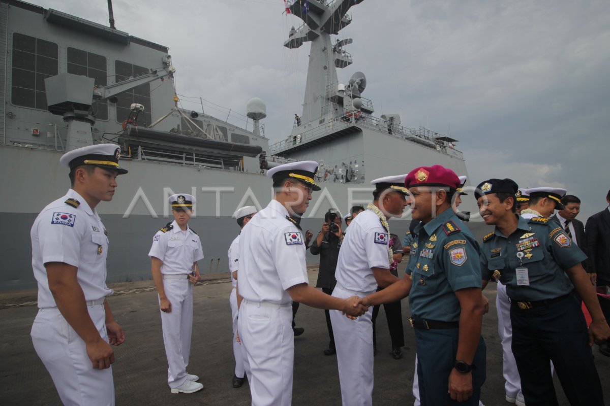 KEDATANGAN KAPAL PERANG KORSEL ANTARA Foto