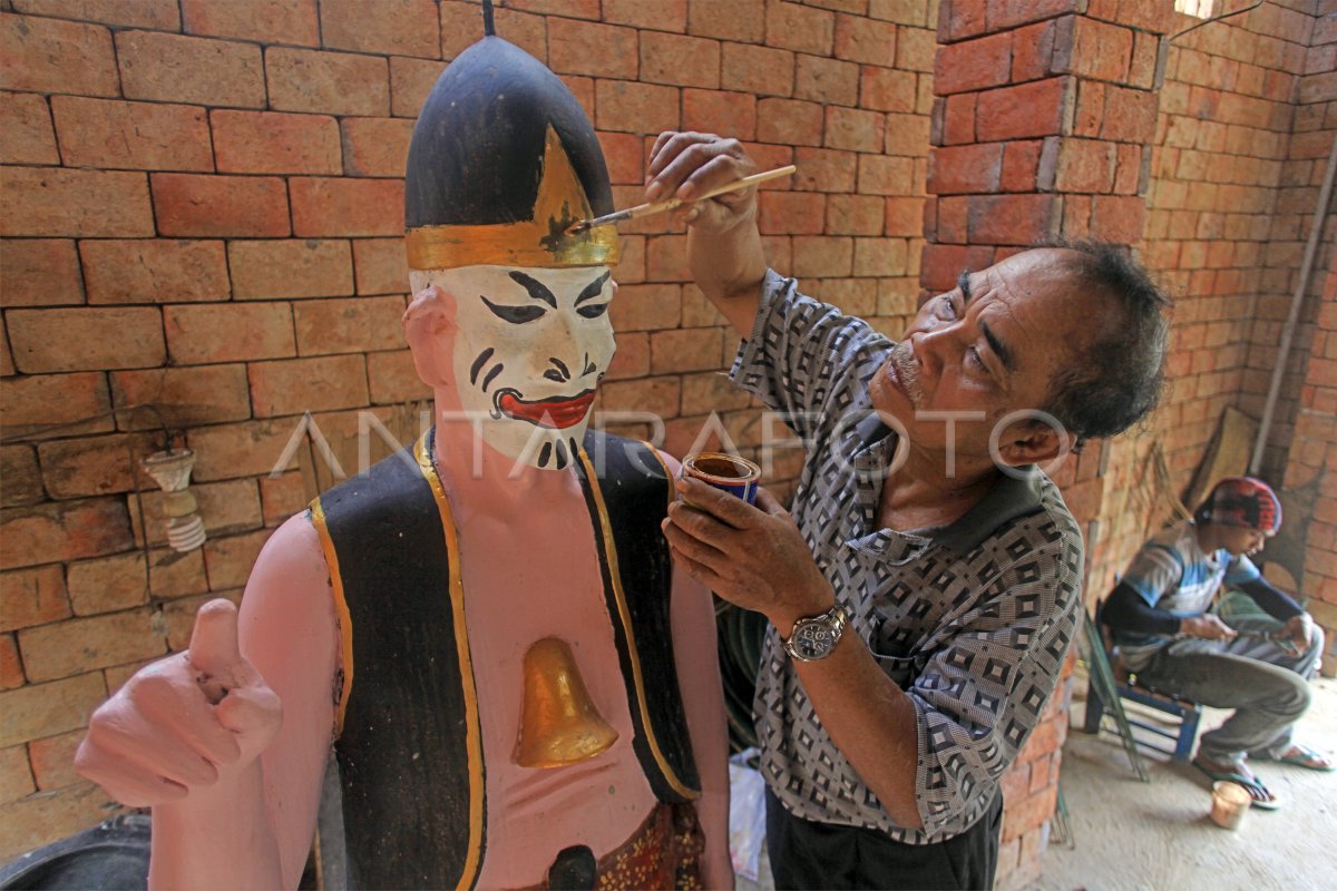 PATUNG LIMBAH STYROFOAM ANTARA Foto