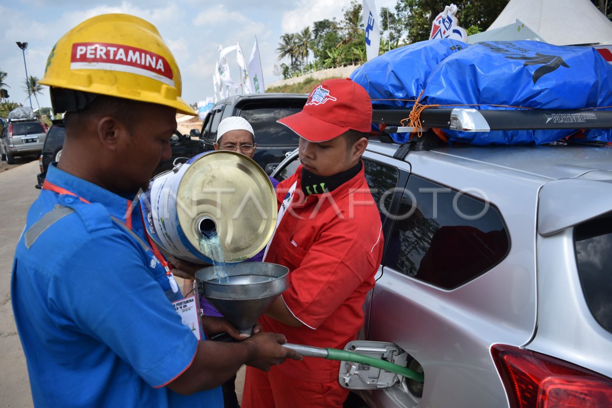 PENJUALAN BBM KEMASAN PERTAMINA ANTARA Foto