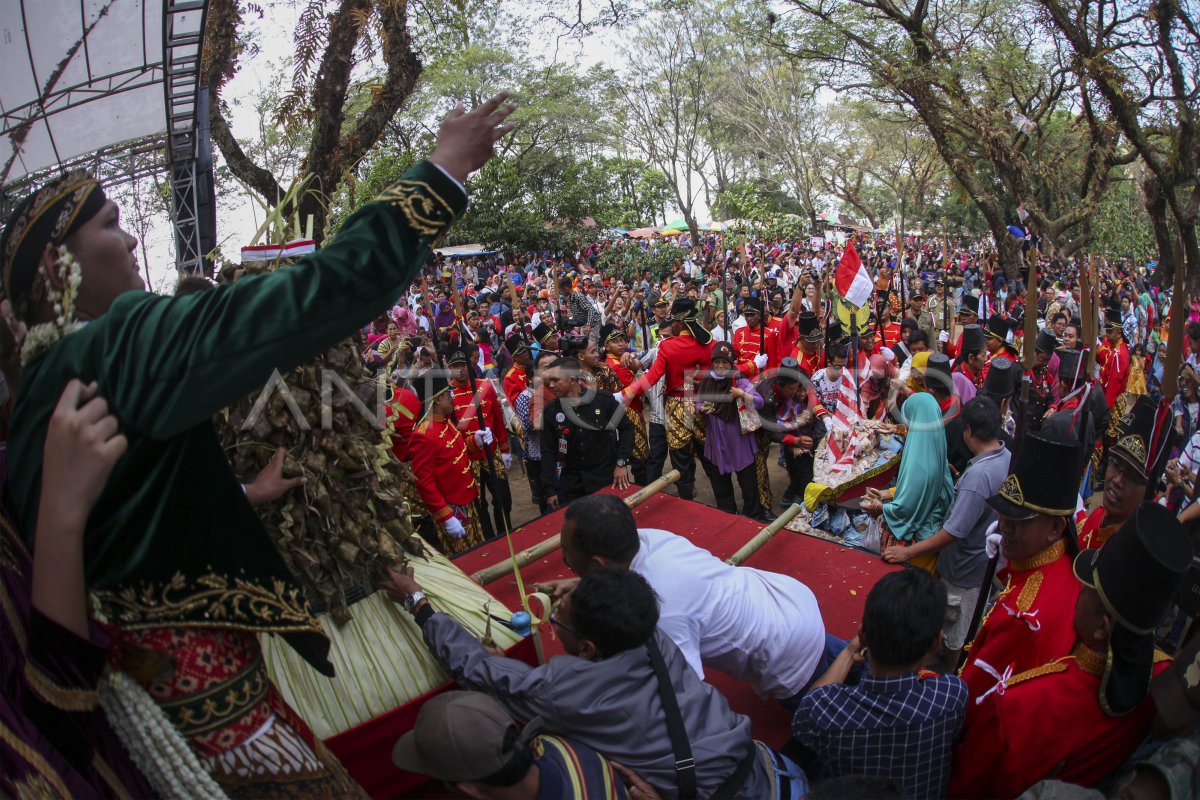 PUNCAK PEKAN SYAWALAN DI SOLO ANTARA Foto