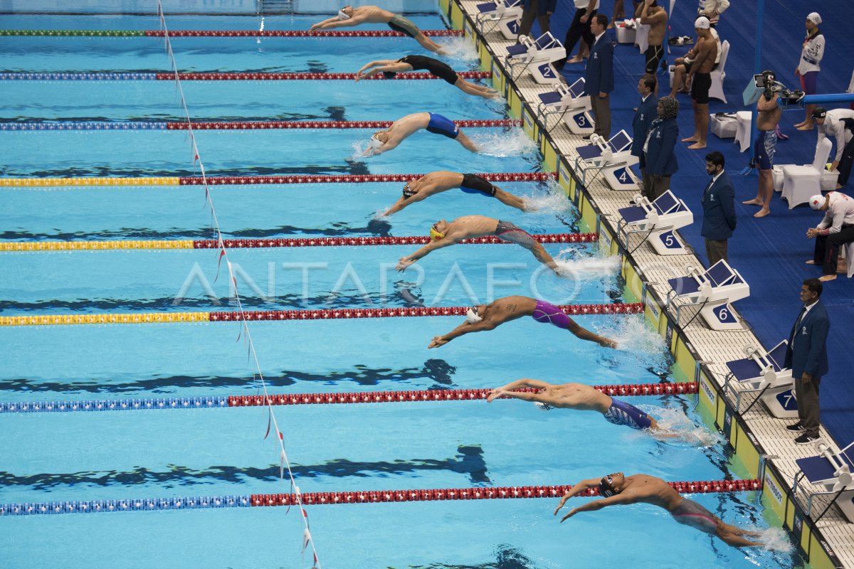 RENANG FINAL 4x100 METER GAYA GANTI ESTAFET CAMPURAN ANTARA Foto