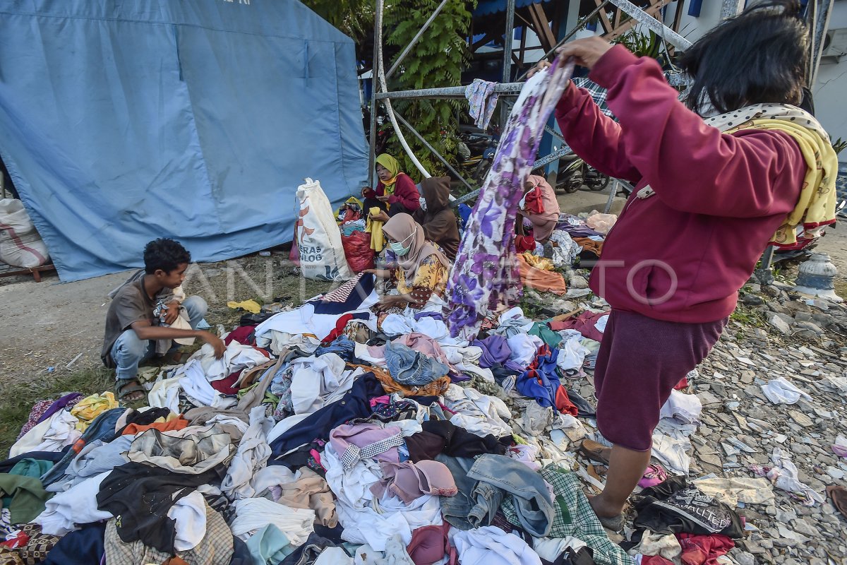 Pakaian Layak Pakai Untuk Korban Gempa Antara Foto