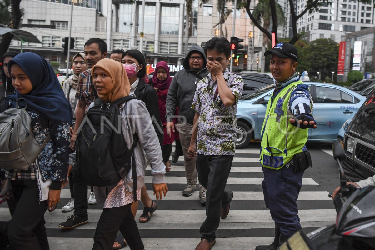 Pelican Crossing Jalan Sudirman Antara Foto