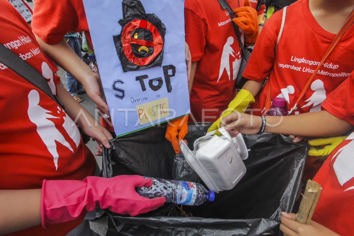 AKSI KURANGI LIMBAH SAMPAH PLASTIK ANTARA Foto