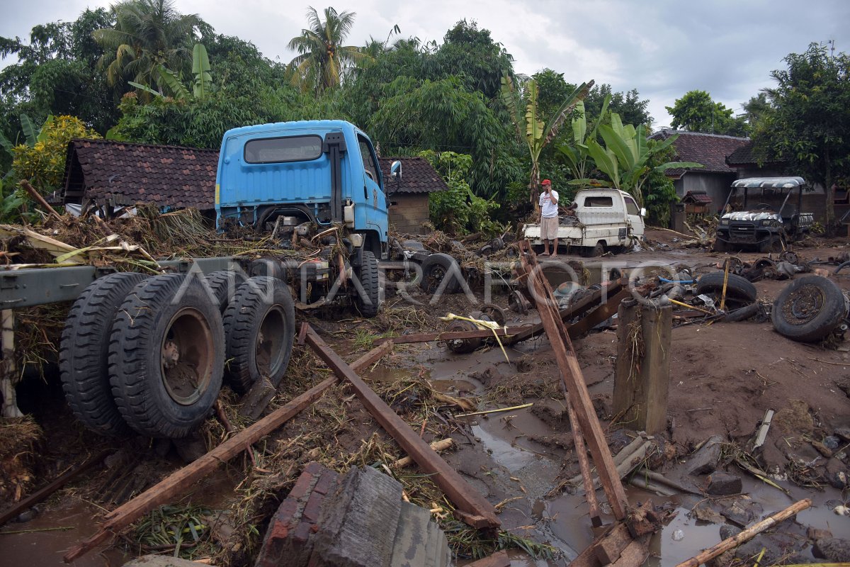 Dampak Banjir Bandang Jembrana Antara Foto