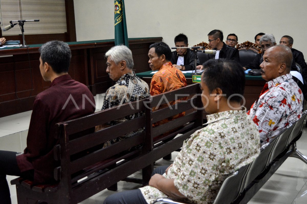 SIDANG DAKWAAN KASUS SUAP DPRD KOTA MALANG ANTARA Foto