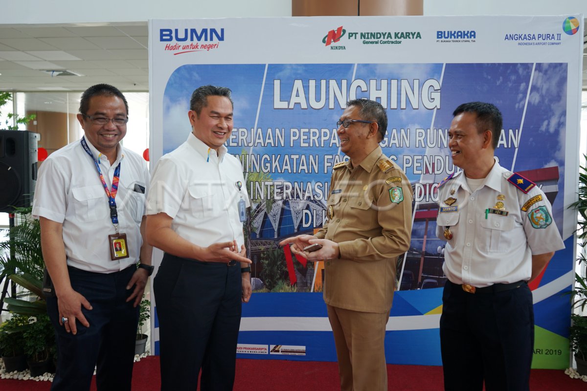 PERPANJANGAN RUNWAY BANDARA SUPADIO ANTARA Foto