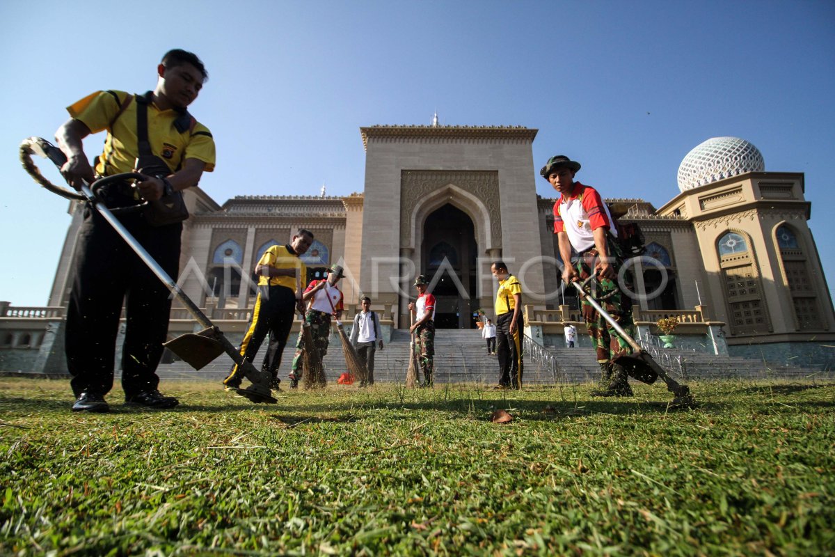 AKSI BERSIH TNI DAN POLRI ANTARA Foto