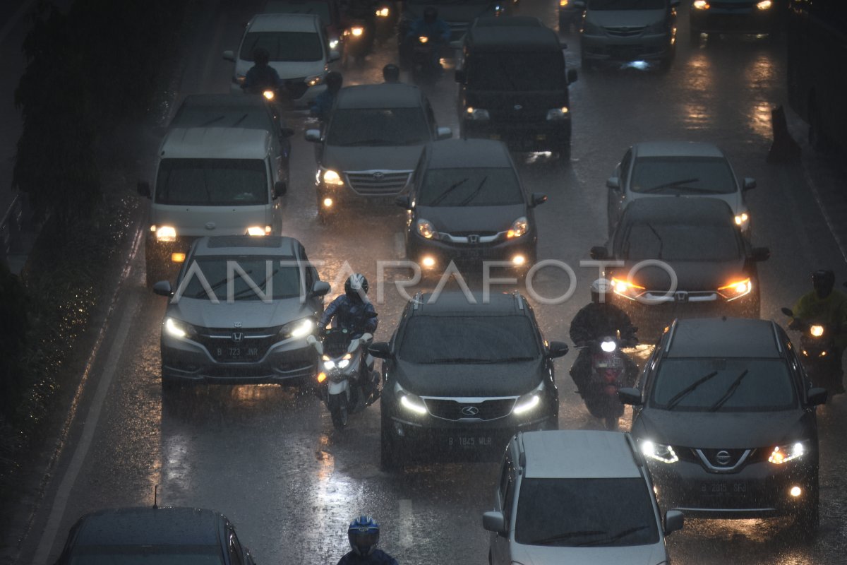 PUNCAK MUSIM HUJAN ANTARA Foto