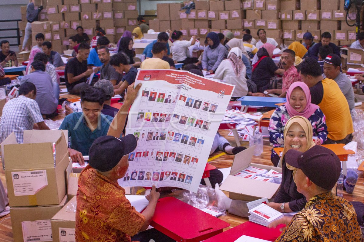 Pelipatan Surat Suara Pemilu Antara Foto