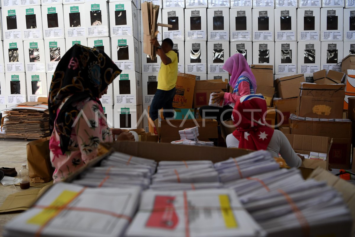 Persiapan Distribusi Logistik Pemilu Kepualauan Antara Foto