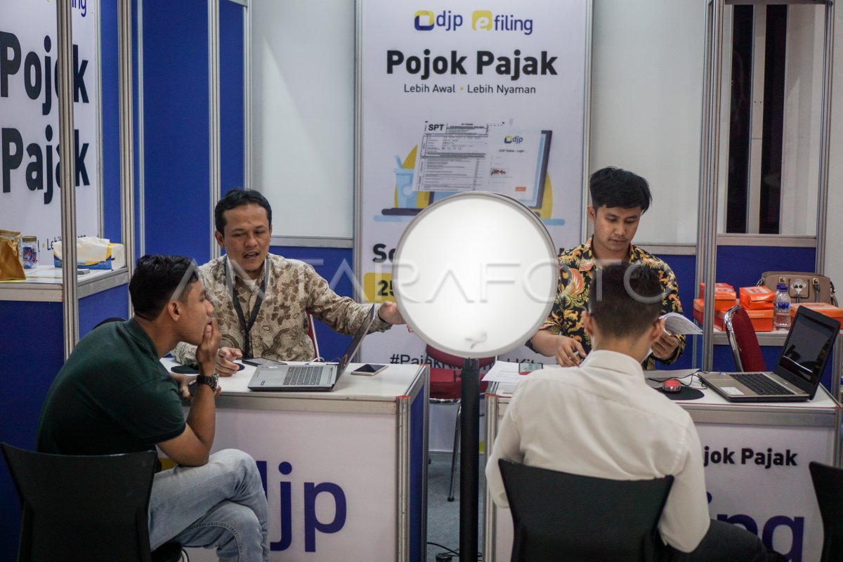 Pojok Pajak Di Pusat Perbelanjaan Antara Foto