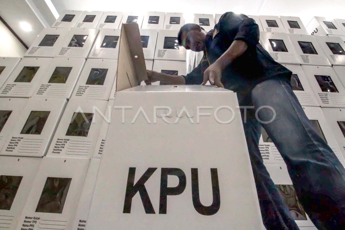 DISTRIBUSI KOTAK SUARA PEMILU DI LHOKSEUMAWE ANTARA Foto