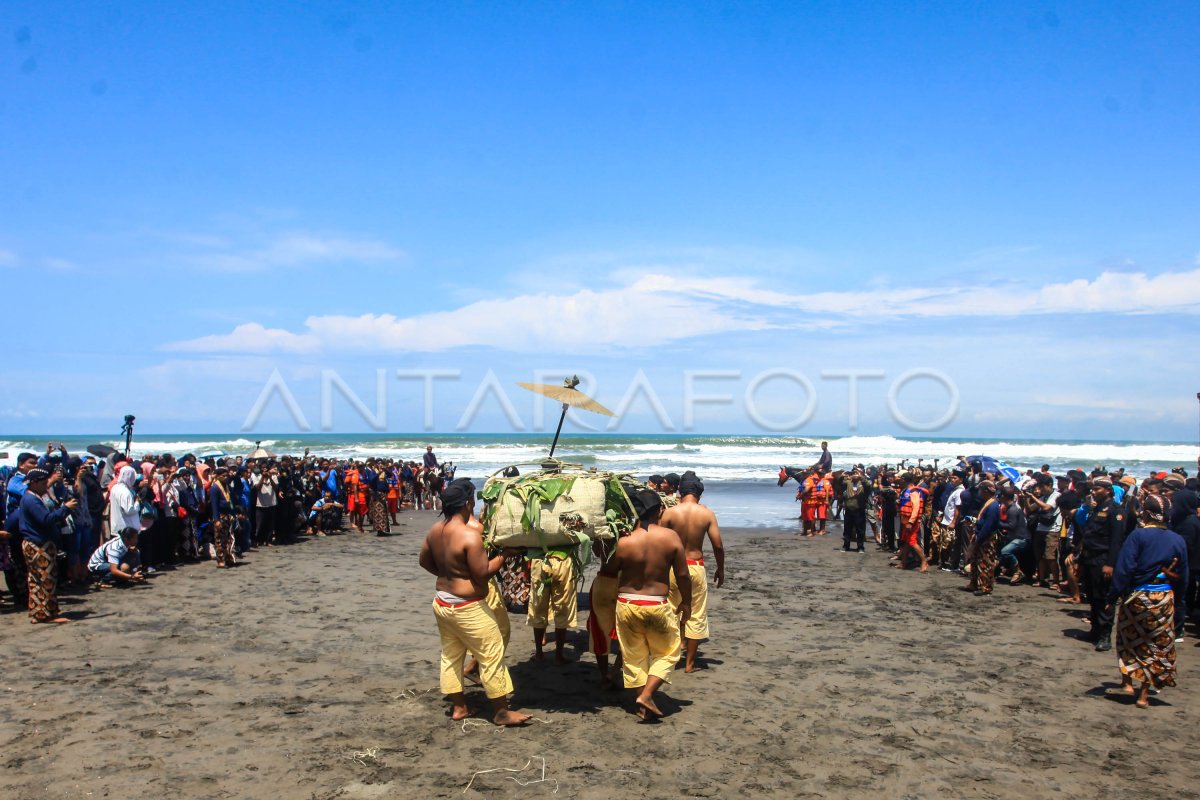 LABUHAN PANTAI PARANGKUSUMO ANTARA Foto