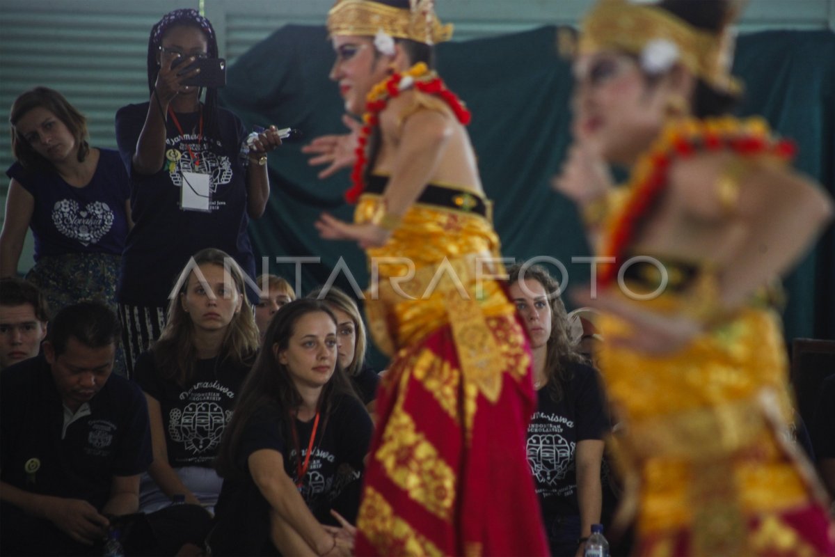 Pertunjukkan Budaya Mahasiswa Asing Antara Foto