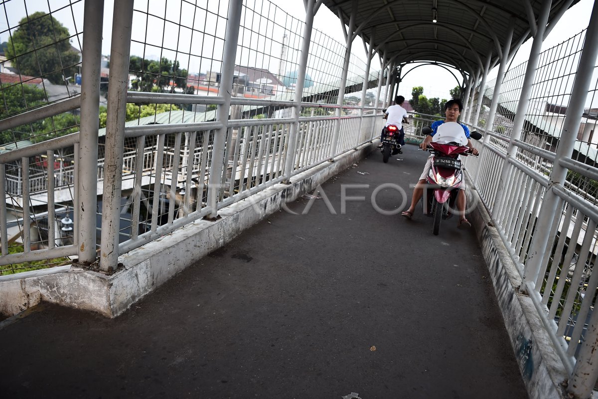 Pelanggar Lalu Lintas Antara Foto