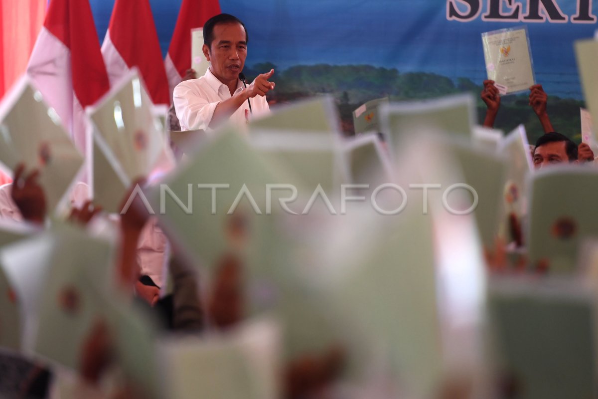 Penyerahan Sertifikat Tanah Antara Foto