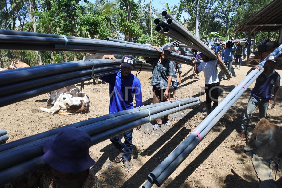 BANTUAN SALURAN AIR BERSIH ANTARA Foto