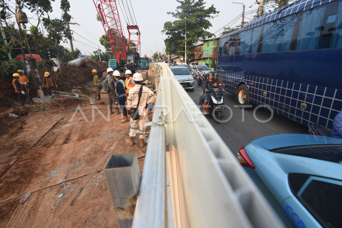 Pembangunan Flyover Lenteng Agung Antara Foto