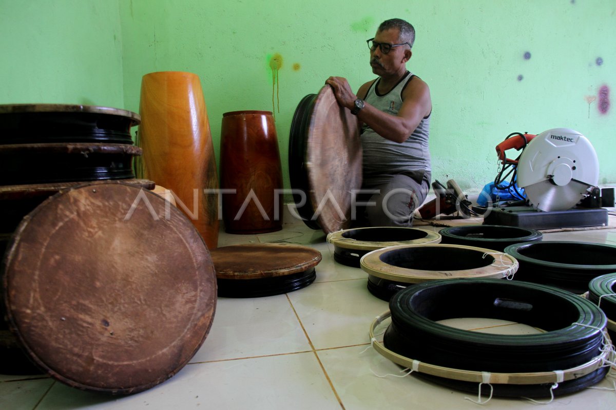 Kerajinan Alat Musik Tradisional Aceh Antara Foto