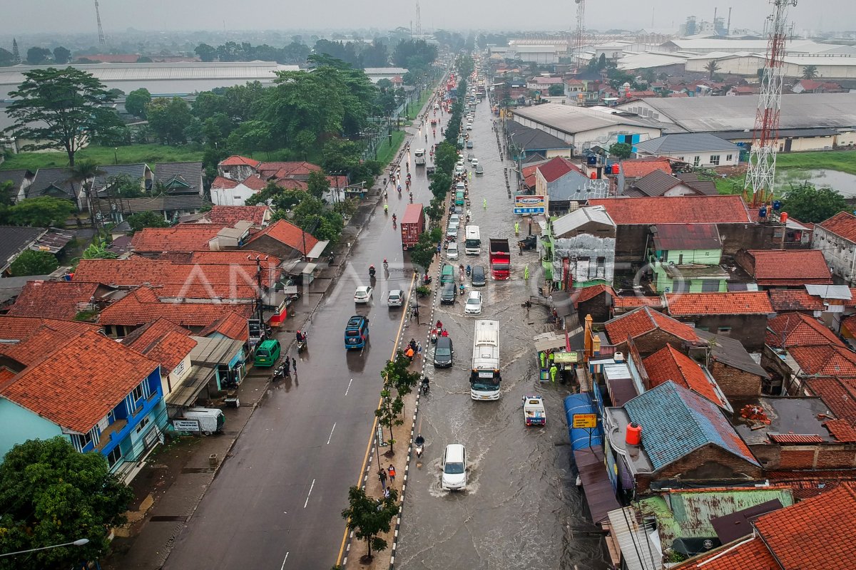 Genangan Air Di Rancaekek Bandung Antara Foto