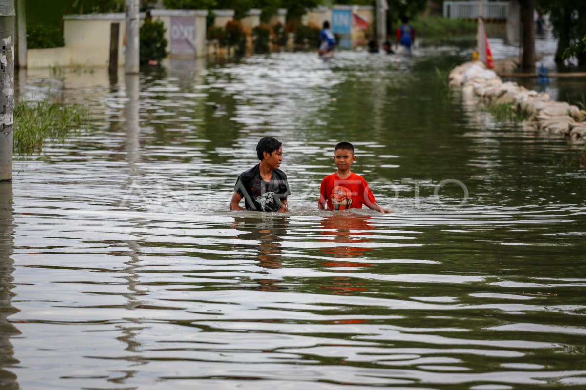 BANJIR TOTAL PERSADA BELUM SURUT ANTARA Foto