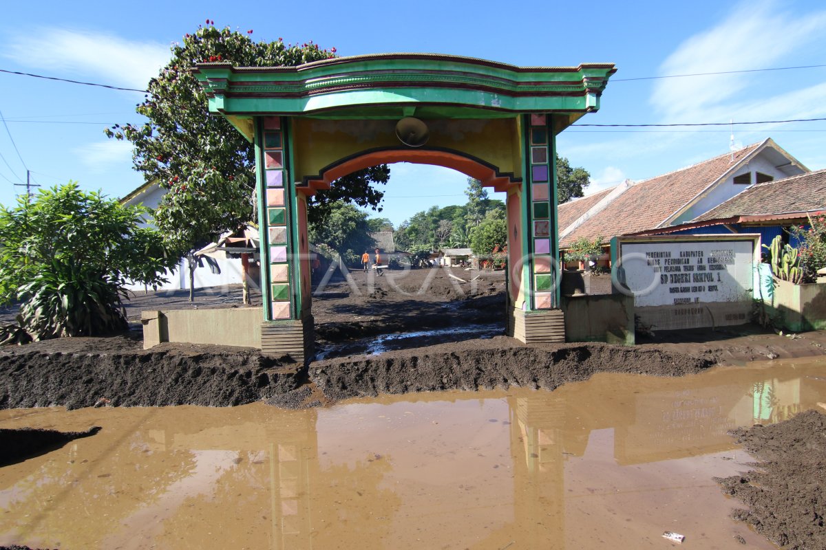 SEKOLAH RUSAK TERDAMPAK BANJIR BANDANG BONDOWOSO ANTARA Foto