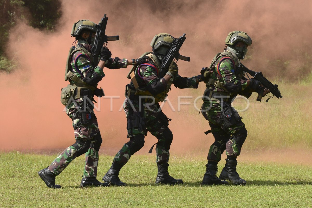 Latihan Menembak Tempur Ofensif Antara Foto