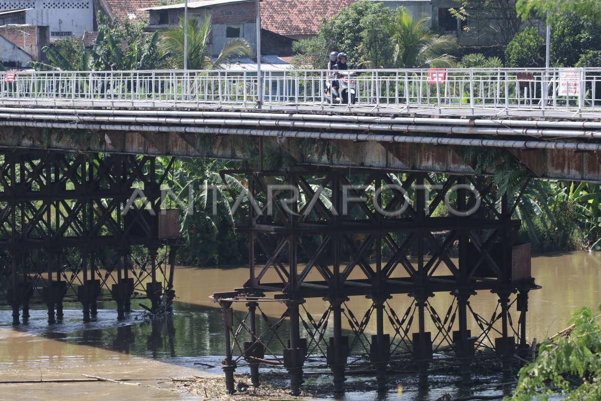 JEMBATAN CAGAR BUDAYA DI KEDIRI ANTARA Foto