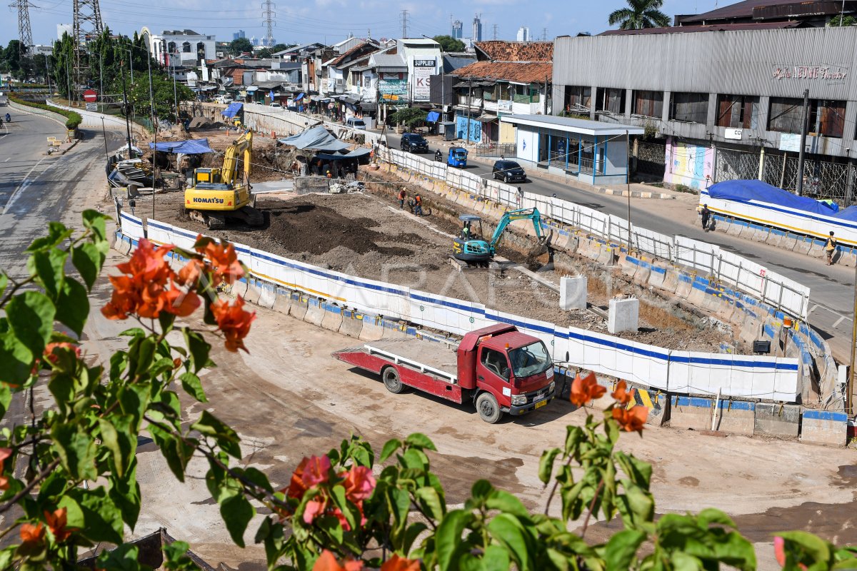 PROYEK PEMBANGUNAN UNDERPASS SENEN EXTENSION ANTARA Foto