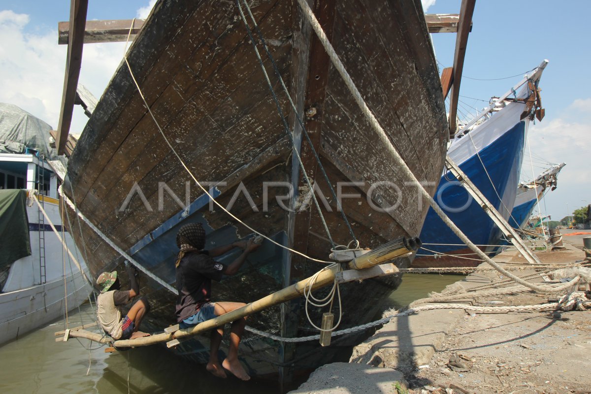 AKTIVITAS PELABUHAN KALIMAS SEPI ANTARA Foto