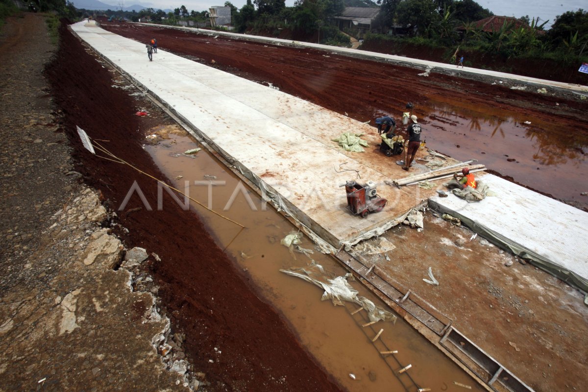 PEMBANGUNAN JALAN BOJONG GEDE KEMANG BOGOR ANTARA Foto