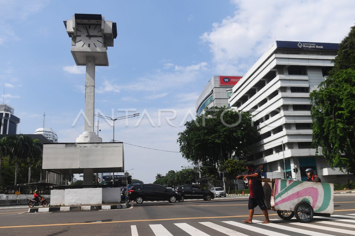 Rencana Relokasi Tugu Jam Thamrin Antara Foto