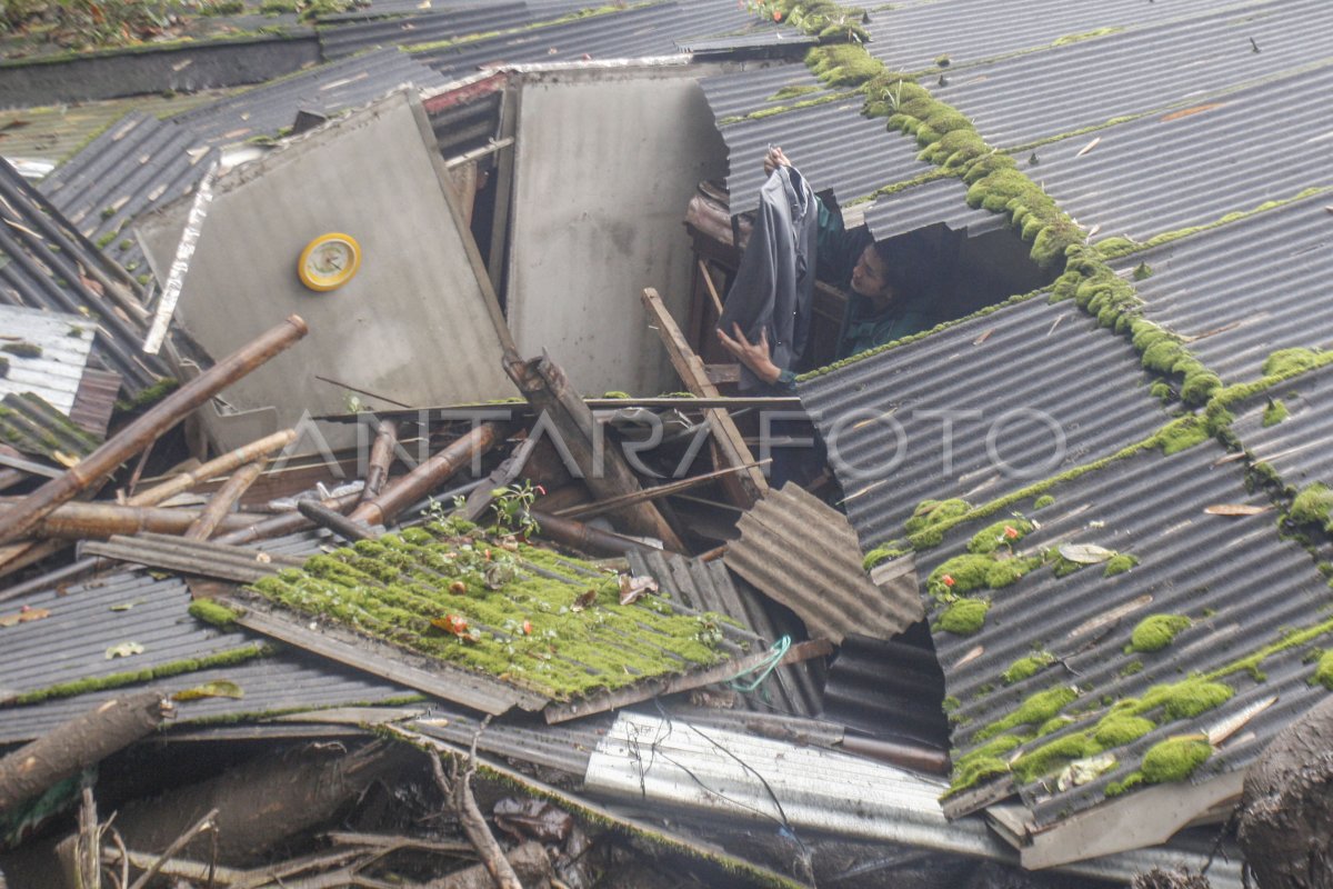 Banjir Bandang Di Puncak Bogor Antara Foto