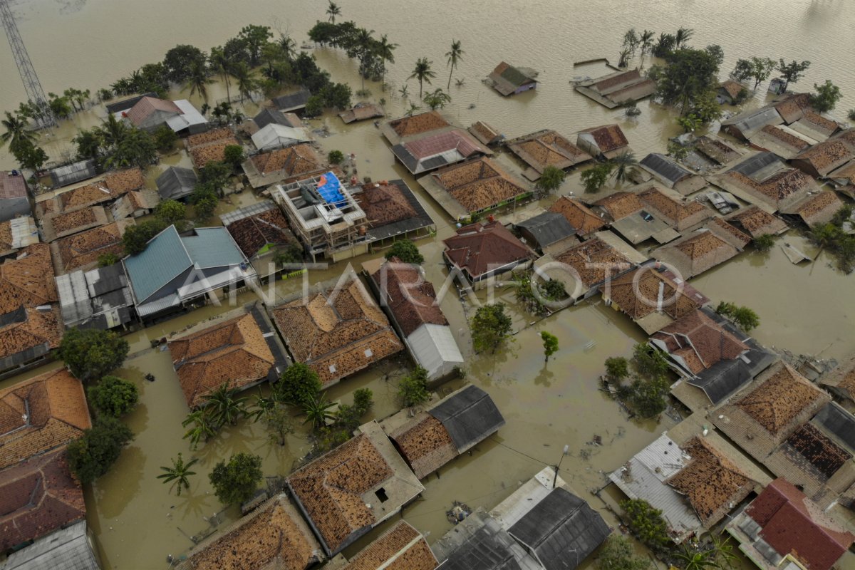 Banjir Merendam Ribuan Rumah Di Karawang Antara Foto