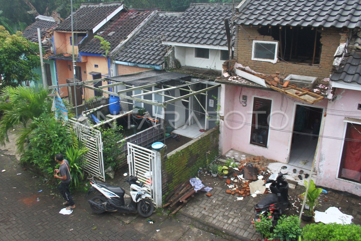 Kerusakan Akibat Gempa Di Malang Antara Foto