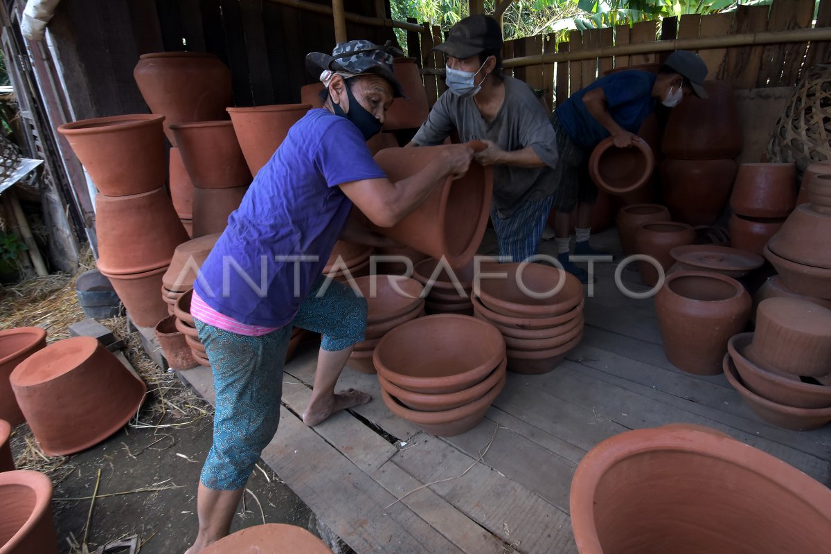 Penyaluran Kur Bagi Umkm Di Denpasar Antara Foto