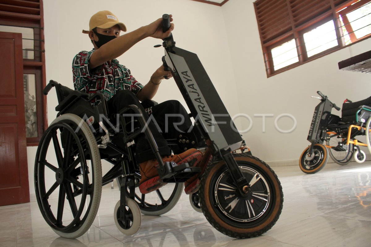 Kursi Roda Elektrik Karya Penyandang Disabilitas Antara Foto