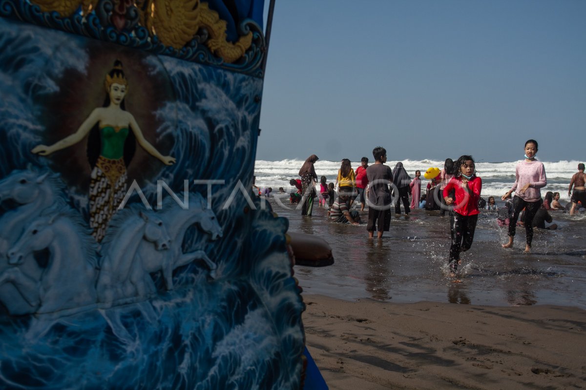 Libur Lebaran Di Pantai Parangtritis Antara Foto