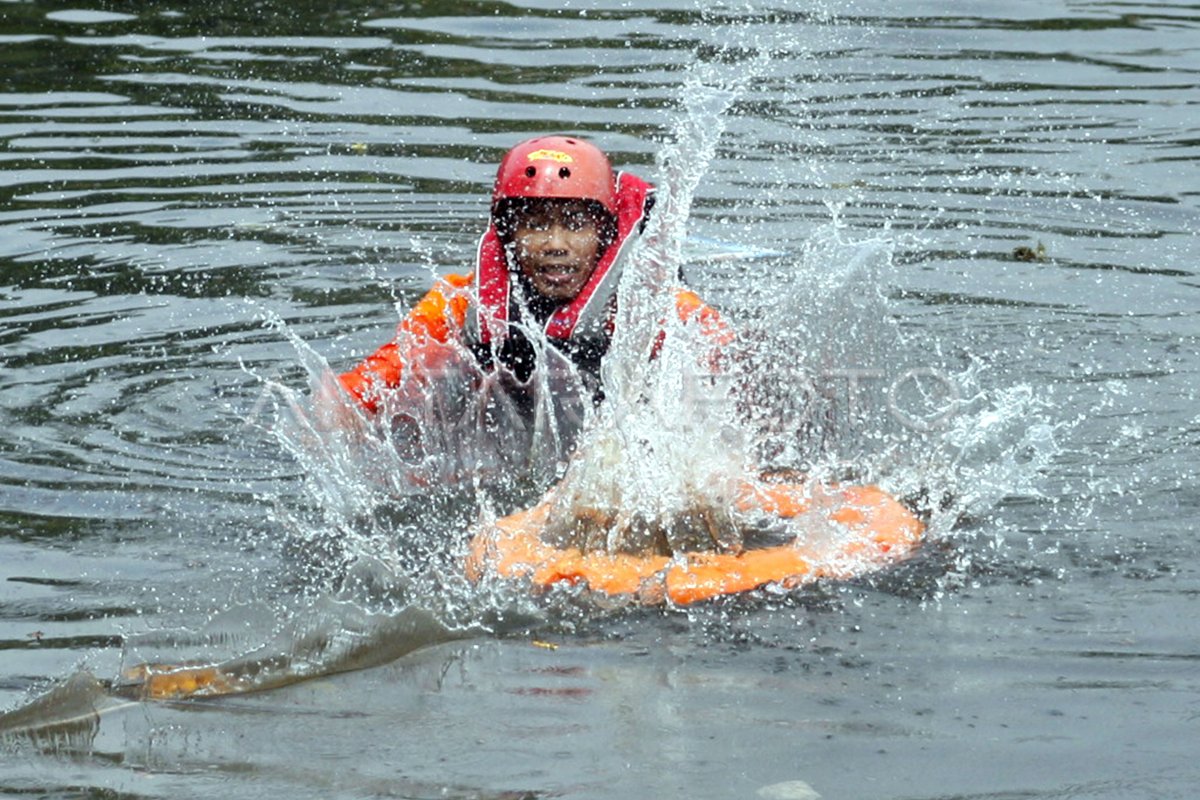 Latihan Sar Air Antara Foto