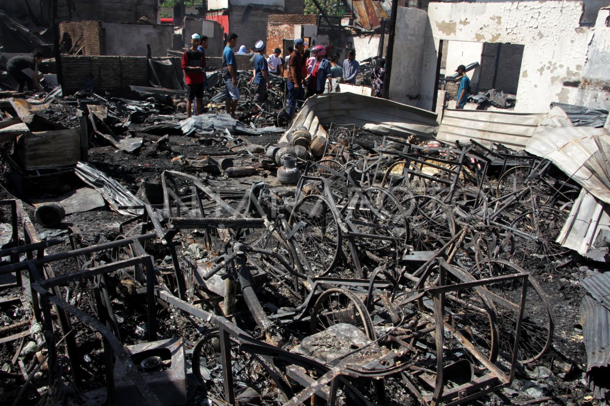 KEBAKARAN PERMUKIMAN PADAT PENDUDUK DI MAKASSAR ANTARA Foto