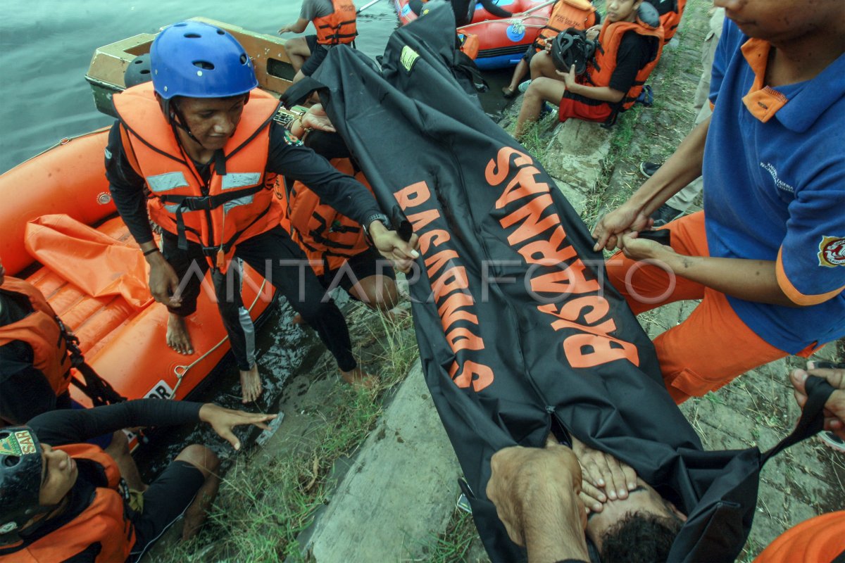 Simulasi Penanganan Bencana Di Air Antara Foto