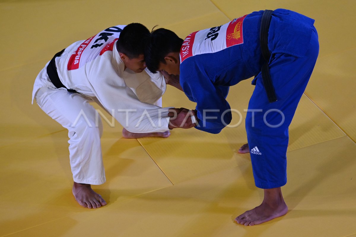 JUDOKA PUTRA DKI JAKARTA RAIH MEDALI EMAS PON PAPUA ANTARA Foto