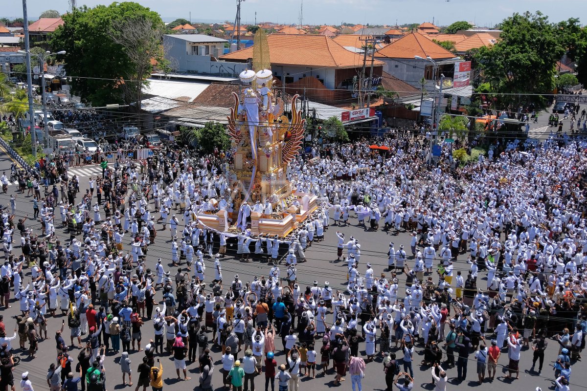 Upacara Ngaben Berskala Besar Di Bali Antara Foto