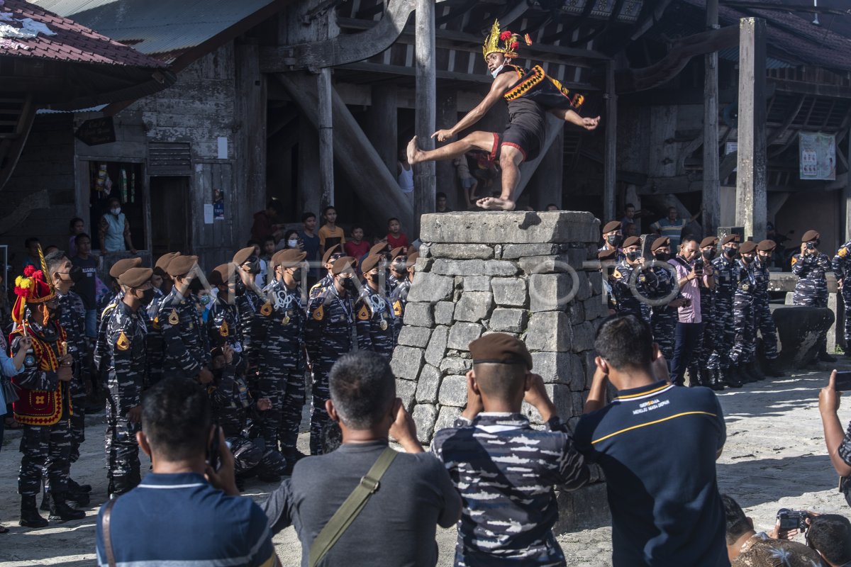 Wisata Di Desa Bawomataluo Antara Foto