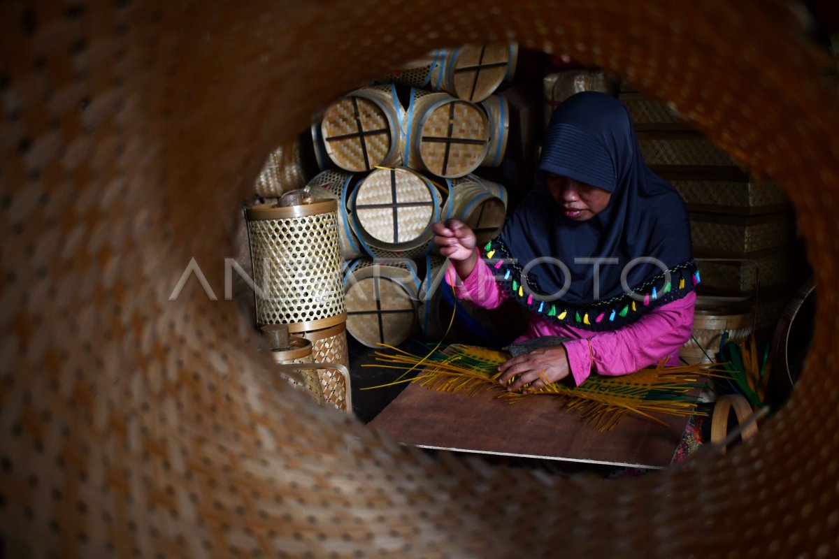 KERAJINAN BERBAHAN BAMBU DI MAGETAN ANTARA Foto