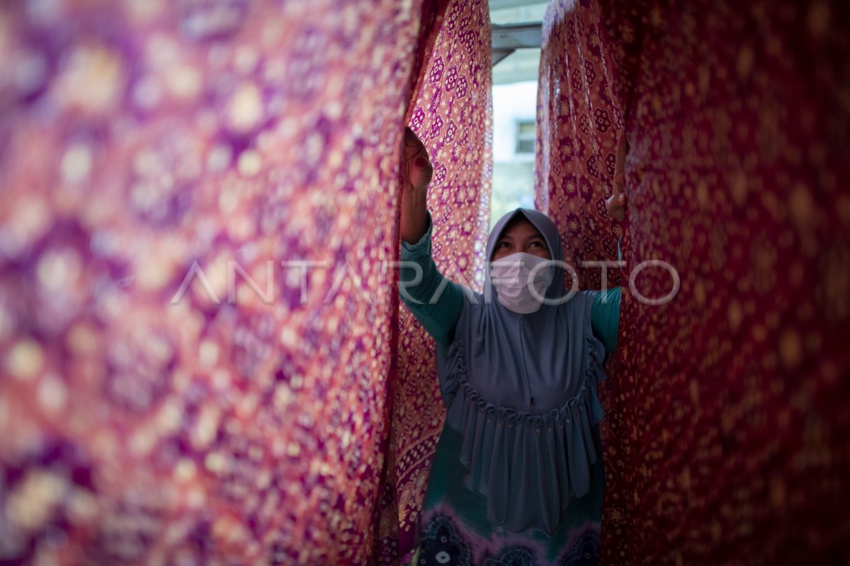 Kerajinan Kain Jumputan Dan Batik Khas Palembang Antara Foto