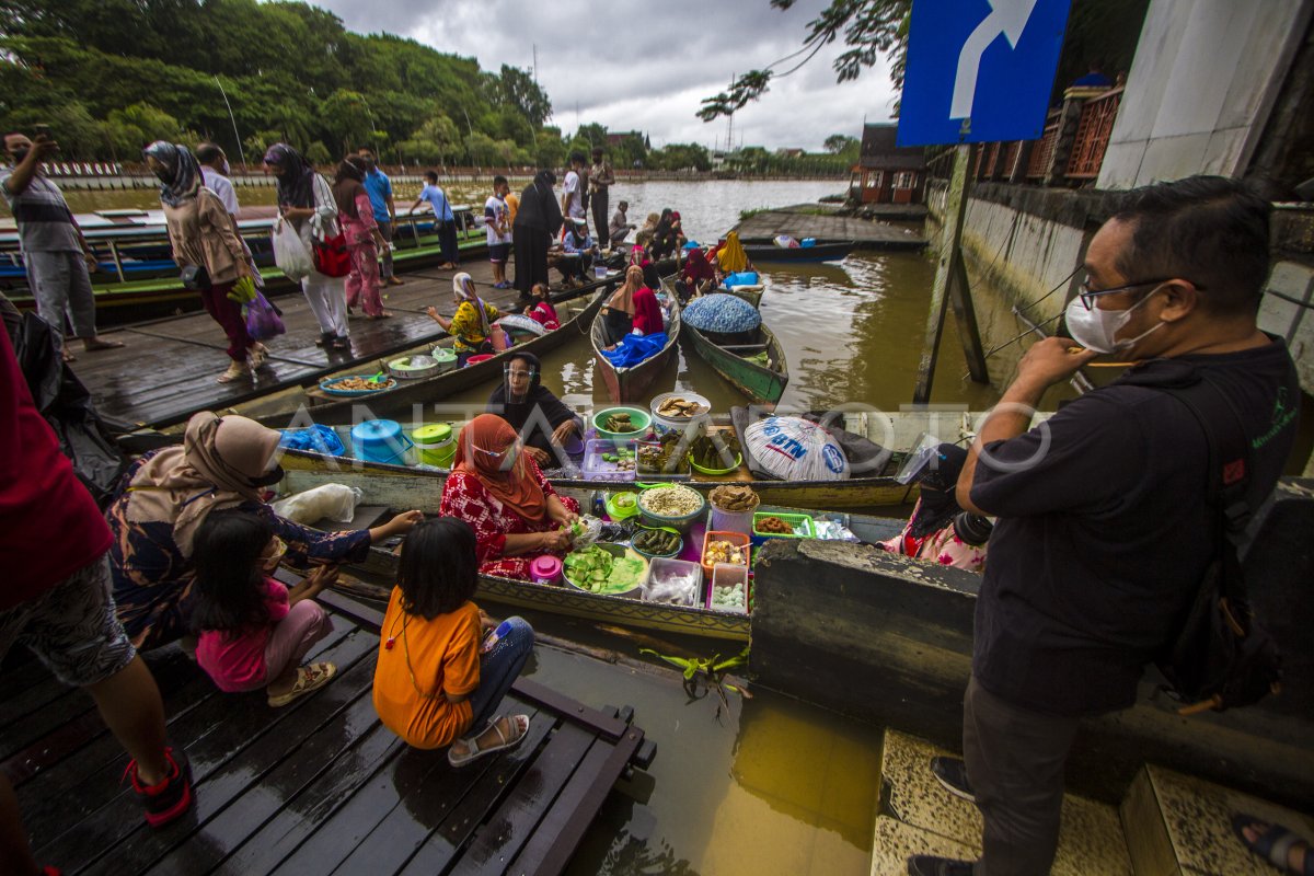 WISATA PASAR TERAPUNG DI BANJARMASIN DIBUKA ANTARA Foto