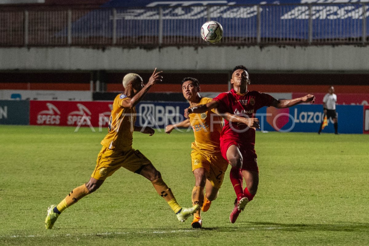 Persija Melawan Bhayangkara Fc Antara Foto