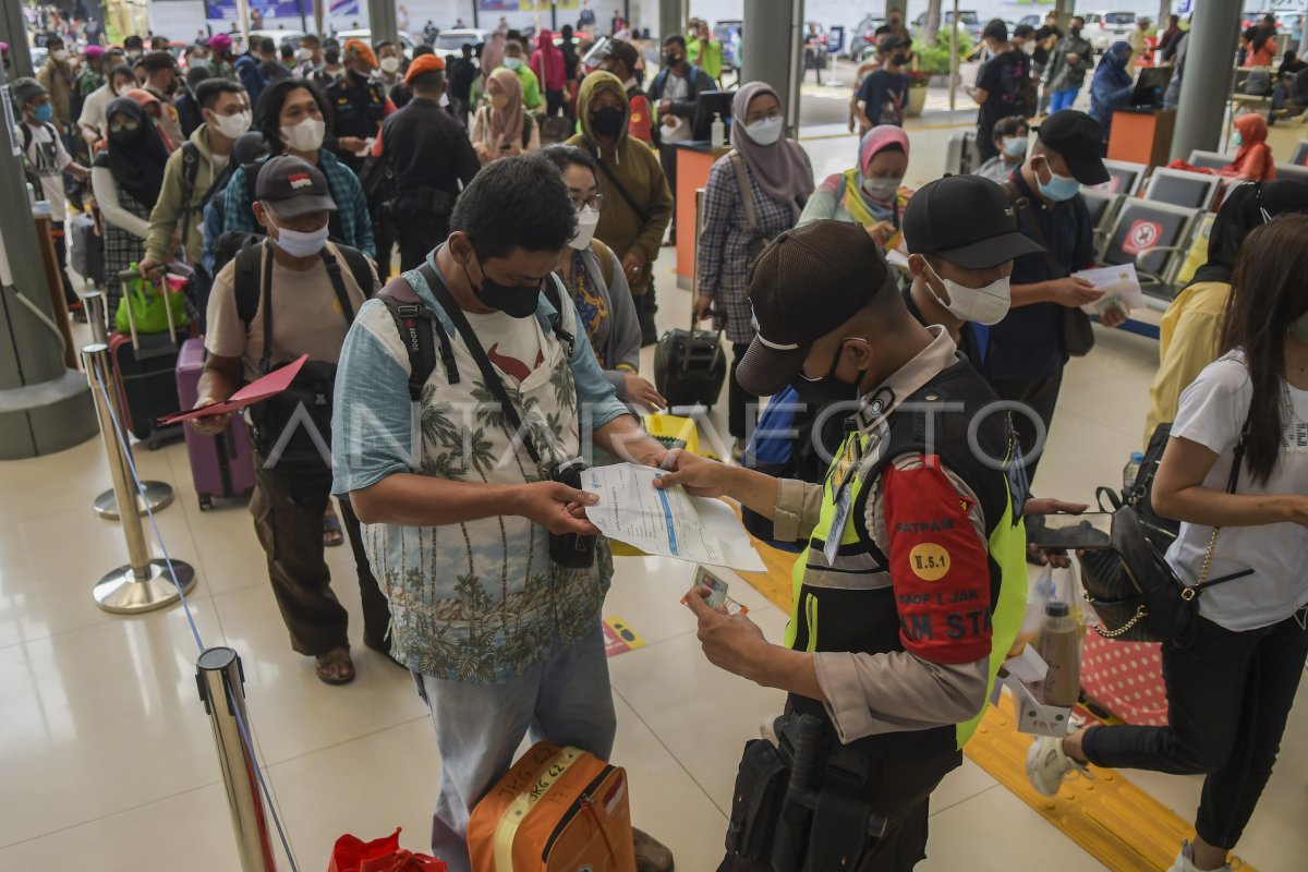 SYARAT PERJALANAN SAAT LIBUR AKHIR TAHUN ANTARA Foto